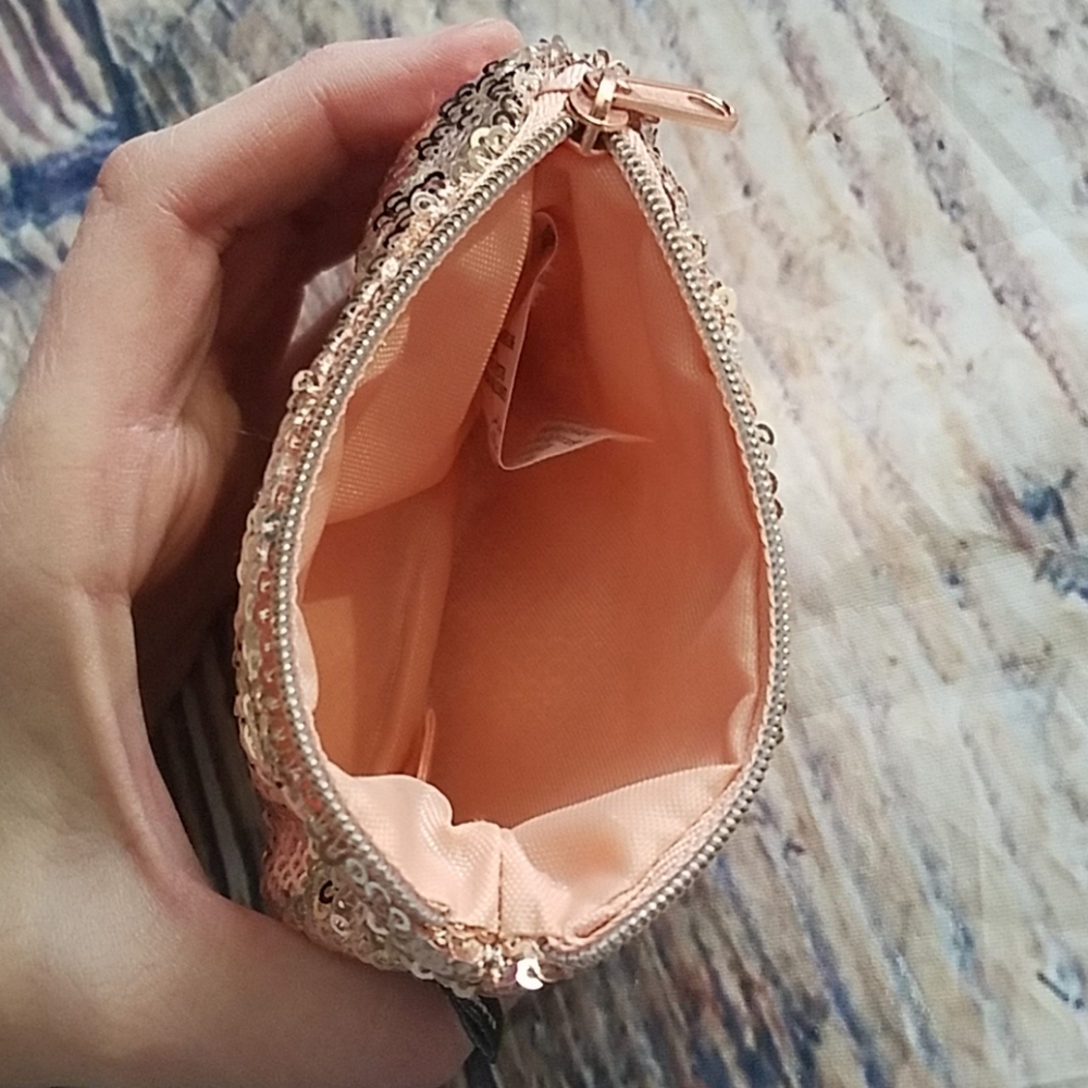 Typo Coin Pouch - Picture 4 of 8